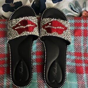 Adorable red lips flip flops